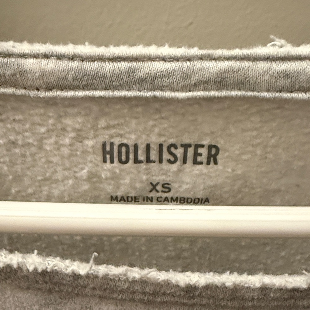Womens Hollister Light Gray Off the Shoulder Sweatshirt XS - Picture 2 of 4